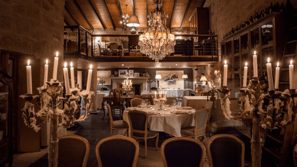 Ambiente histórico do Restaurante Casas do Côro